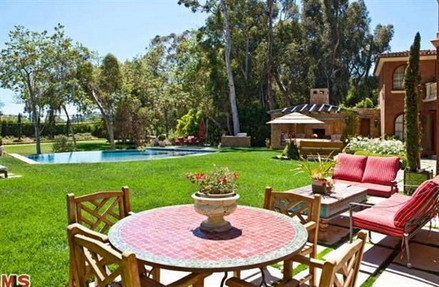 'Lâu đài' kiểu Pháp của Brooke Burke